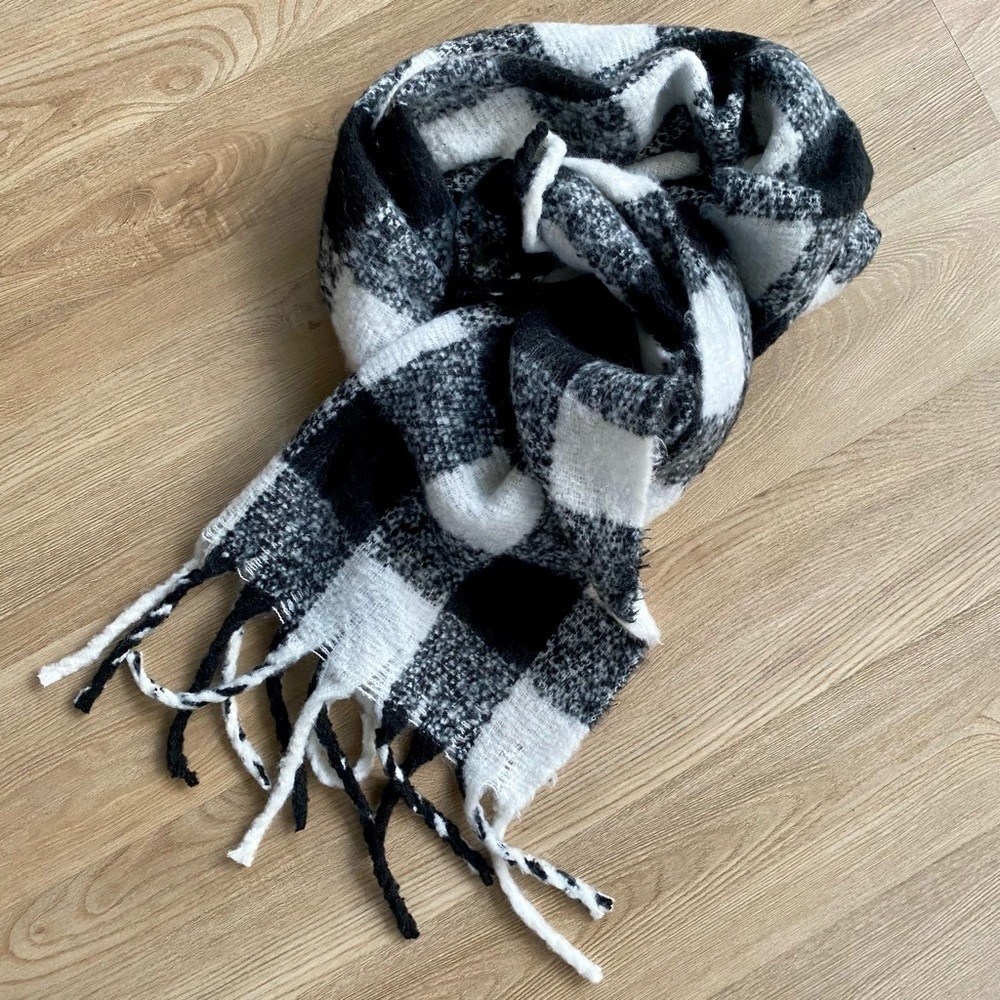Black & White Buffalo Plaid Fringe Blanket Scarf